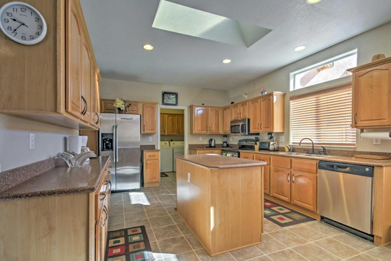Beautiful Kanab Home With Yard - Walk To Restaurants Kültér fotó
